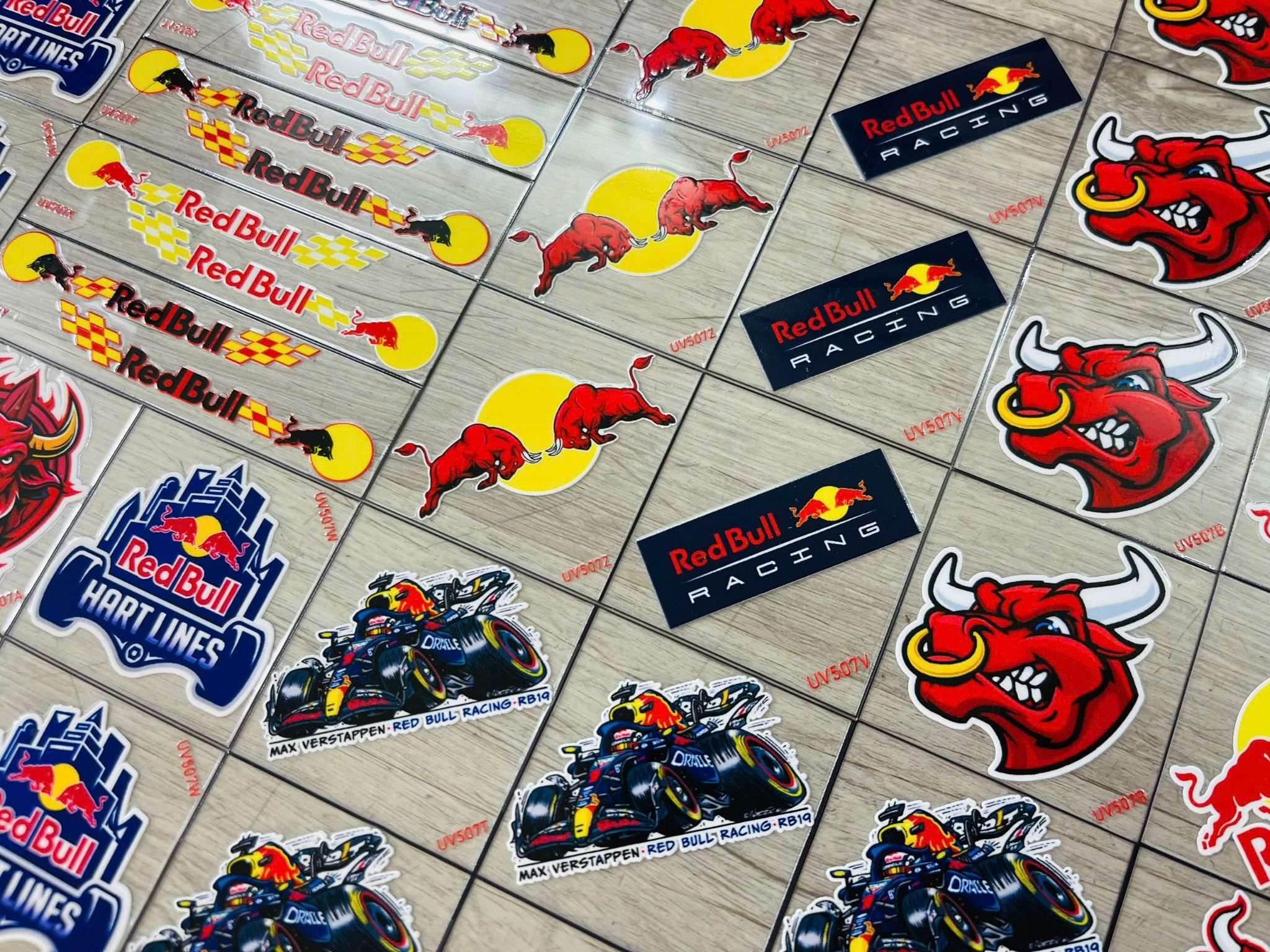 Decal UV trang trí mô hình - điện thoại - laptop - máy tính - nón - ly - mica chống nước - chống trầy - chống uv Redbull kích thước 5 x 5cm Autono1 UV507