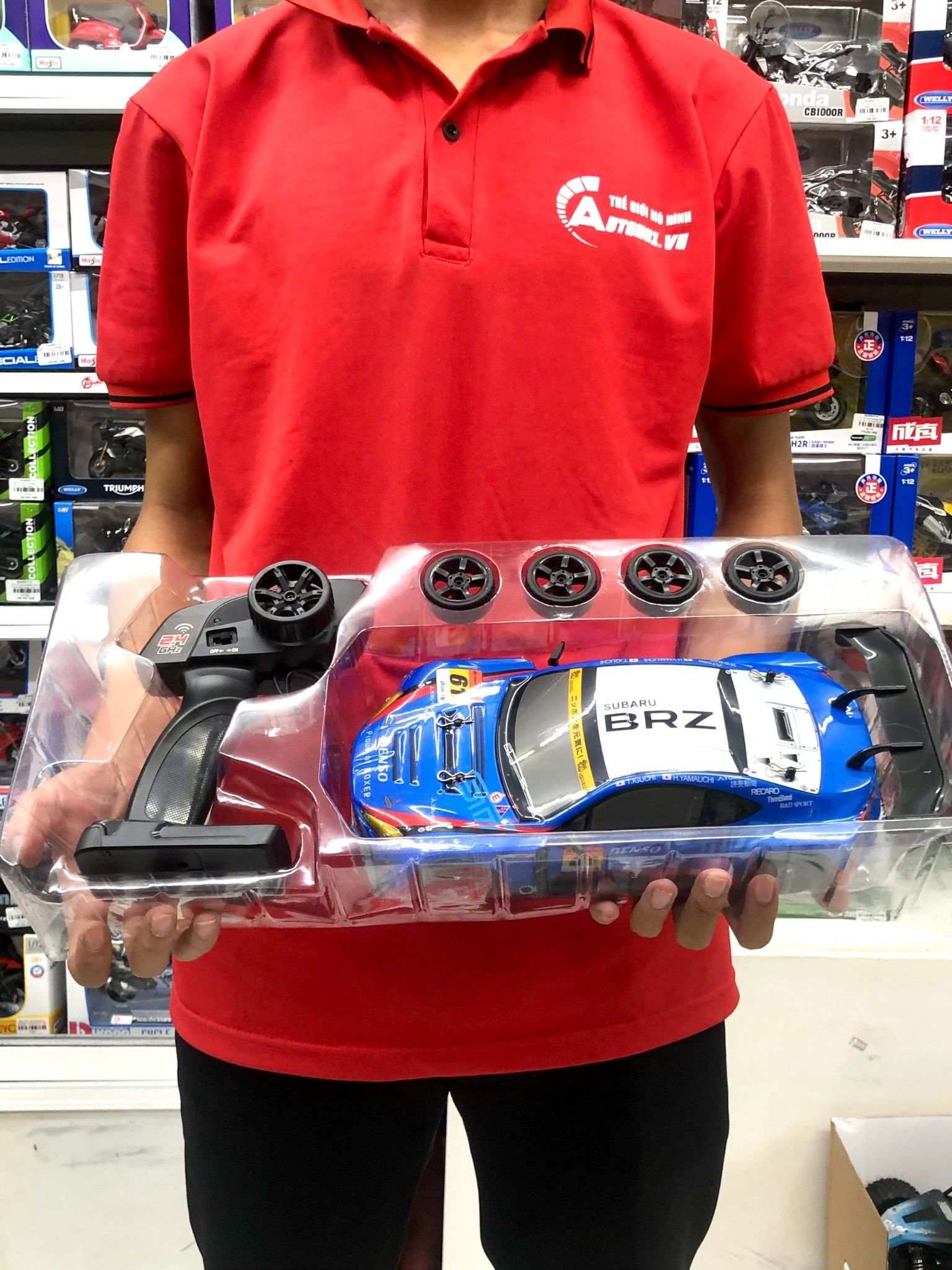 Xe điều khiển drift 2 cầu bản nâng cấp có điều tốc, có đèn, bánh drift subaru denso model 2023 pin 7.4v 30km/h DK013