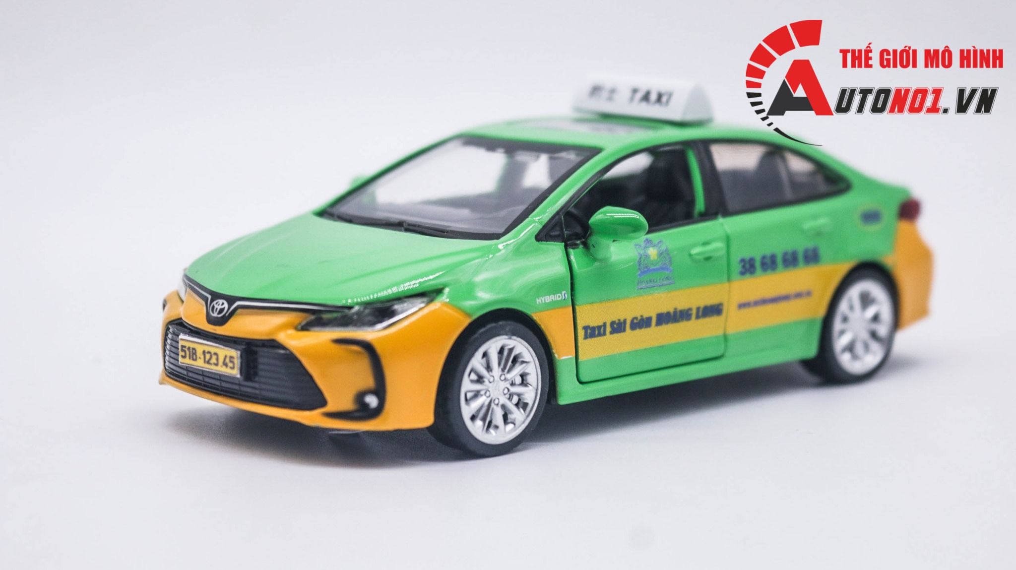 Mô hình xe độ dịch vụ Taxi Toyota Corolla Altis Sài Gòn Hoàng Long có đèn có âm thanh tỉ lệ 1:32 Alloy OT368
