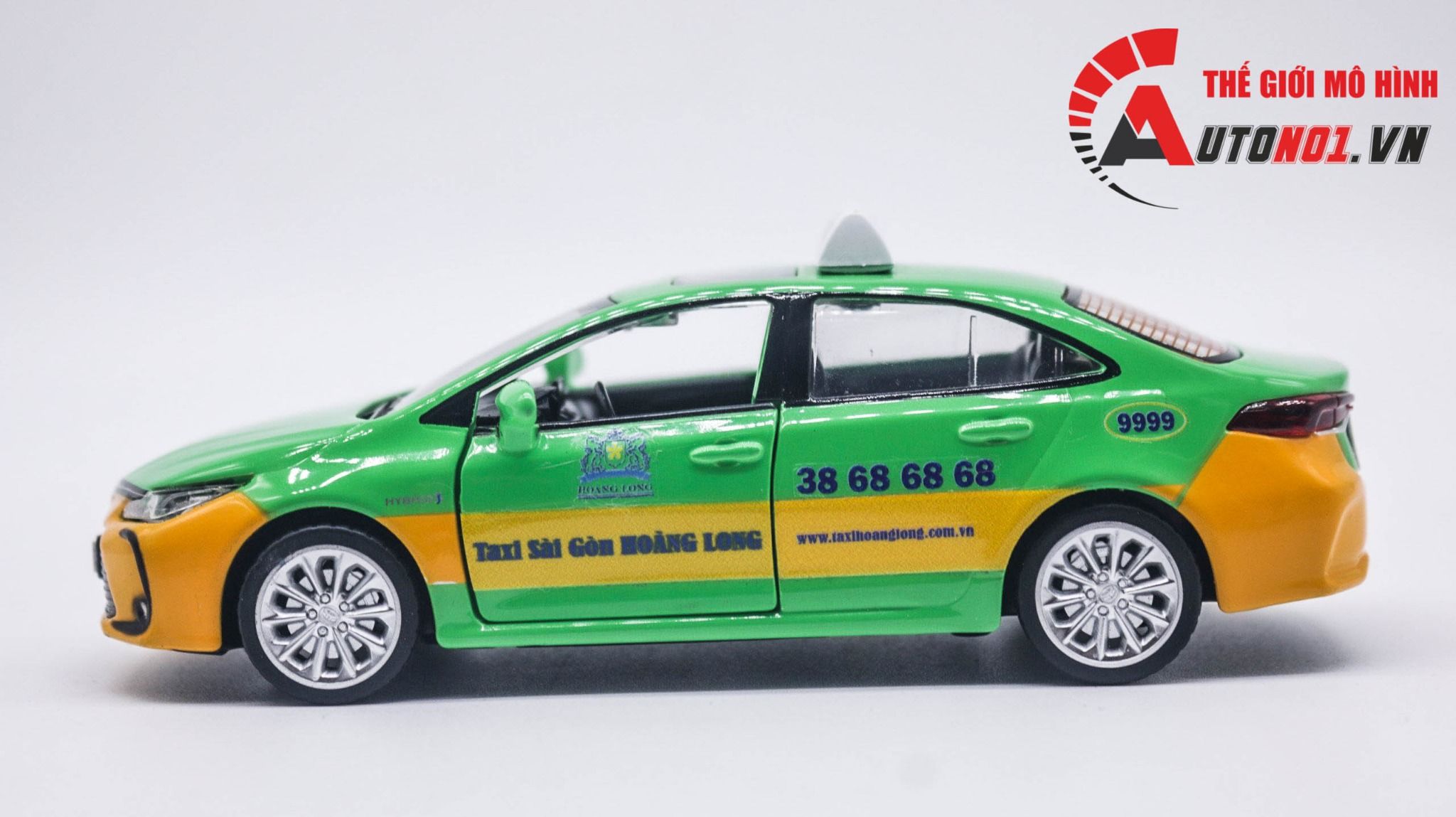 Mô hình xe độ dịch vụ Taxi Toyota Corolla Altis Sài Gòn Hoàng Long có đèn có âm thanh tỉ lệ 1:32 Alloy OT368