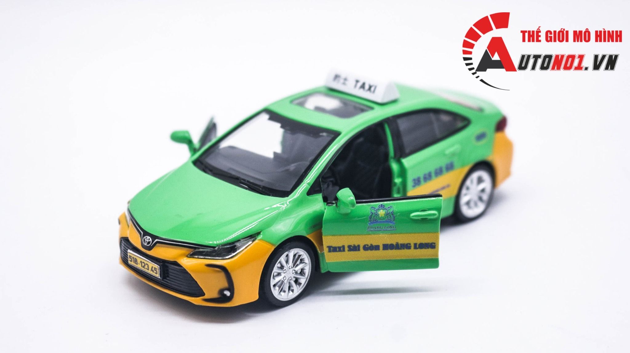 Mô hình xe độ dịch vụ Taxi Toyota Corolla Altis Sài Gòn Hoàng Long có đèn có âm thanh tỉ lệ 1:32 Alloy OT368