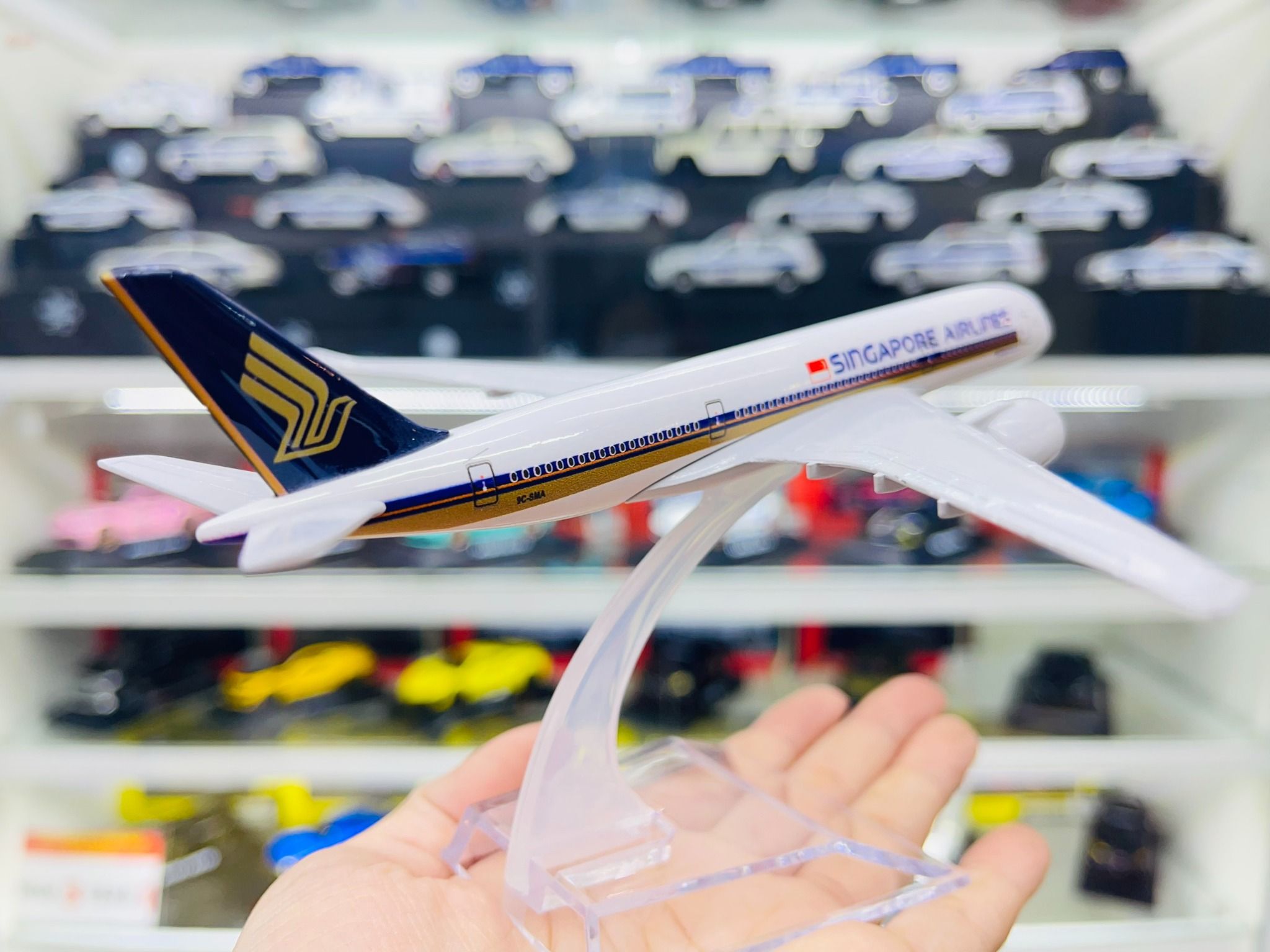 Mô hình máy bay Singapore airlines Airbus A350-900 16cm MB16167