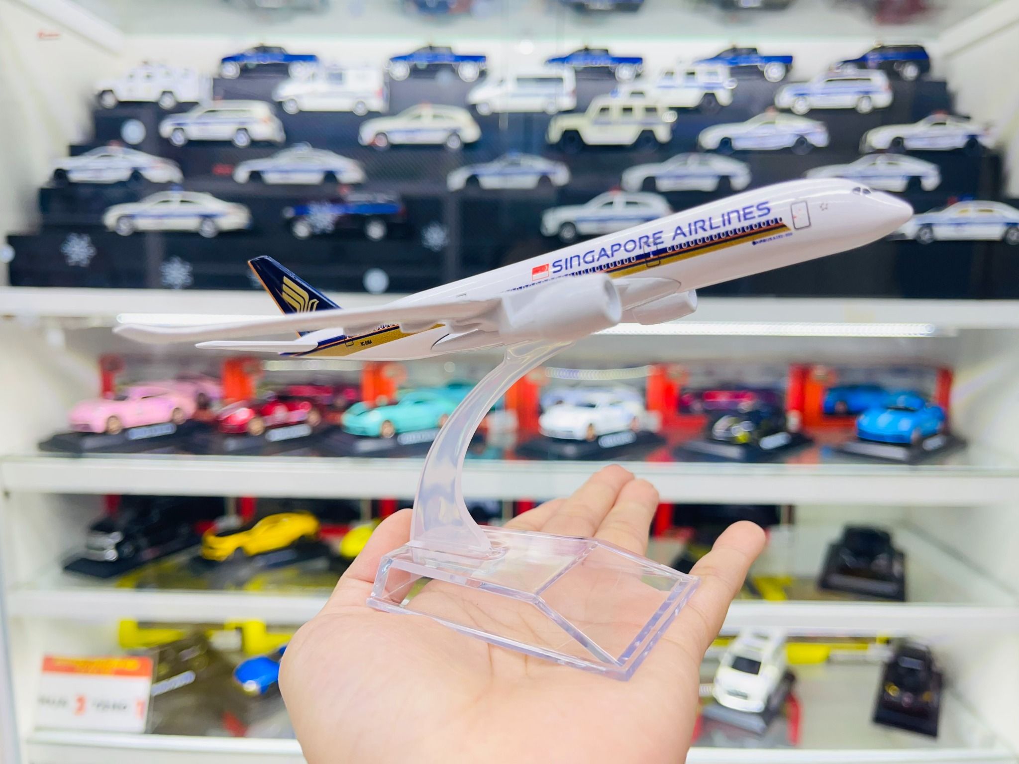 Mô hình máy bay Singapore airlines Airbus A350-900 16cm MB16167