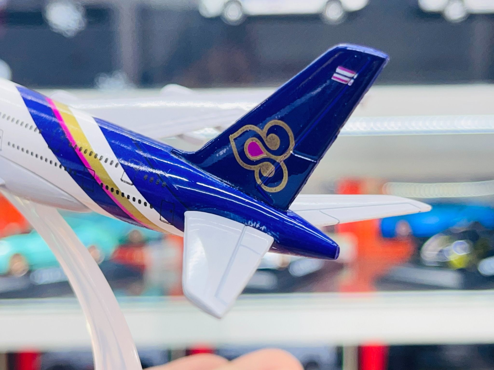 Mô hình máy bay Thai Airways Airbus A380 16cm MB16092