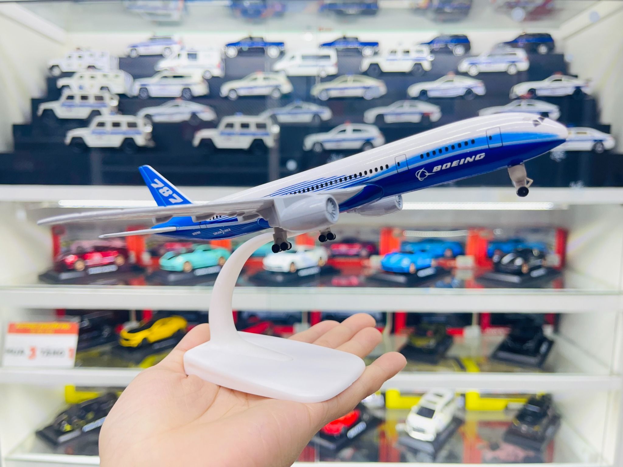 Mô hình máy bay USA Boeing B787 có bánh xe 20cm MB20065