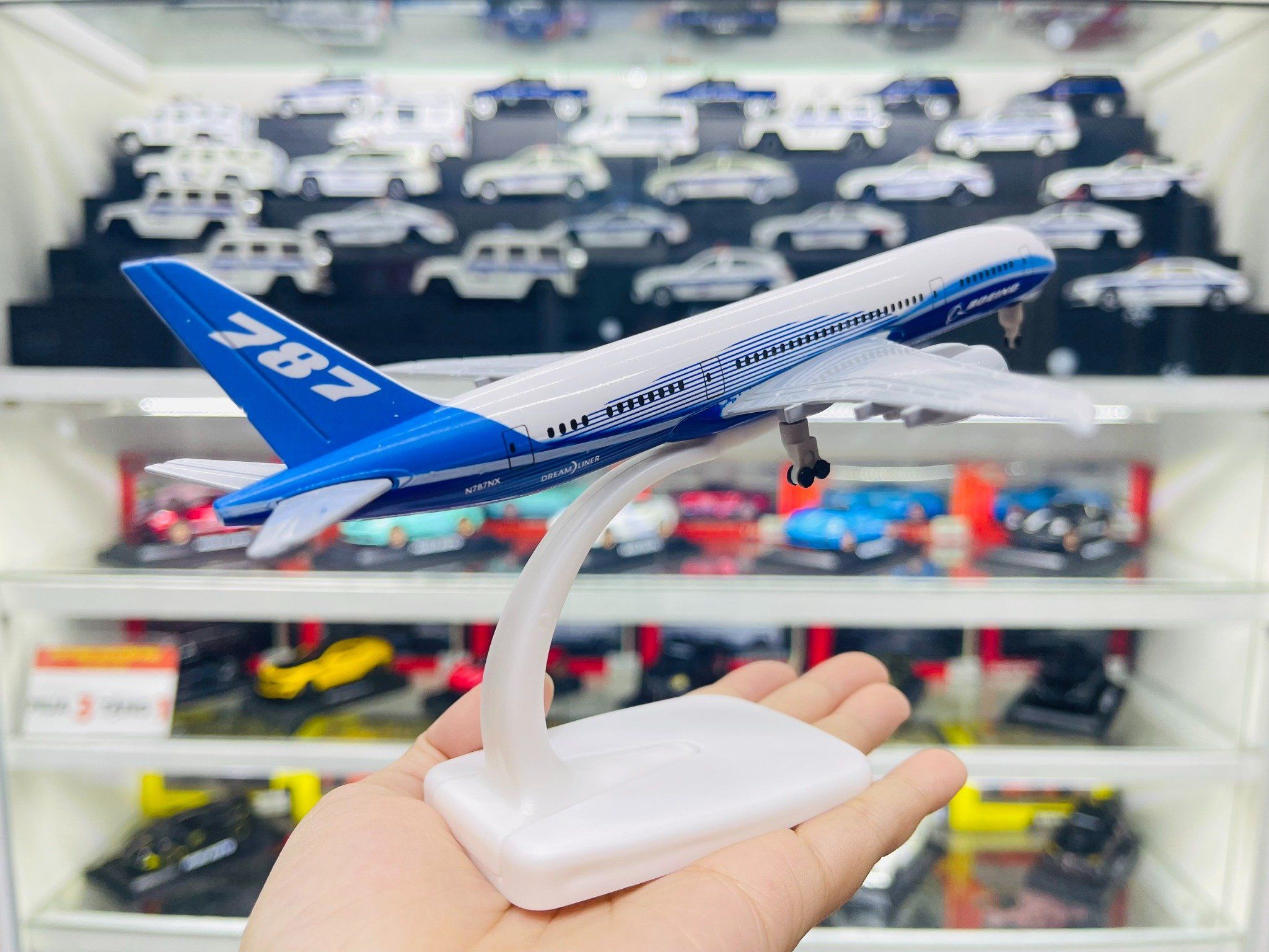 Mô hình máy bay USA Boeing B787 có bánh xe 20cm MB20065