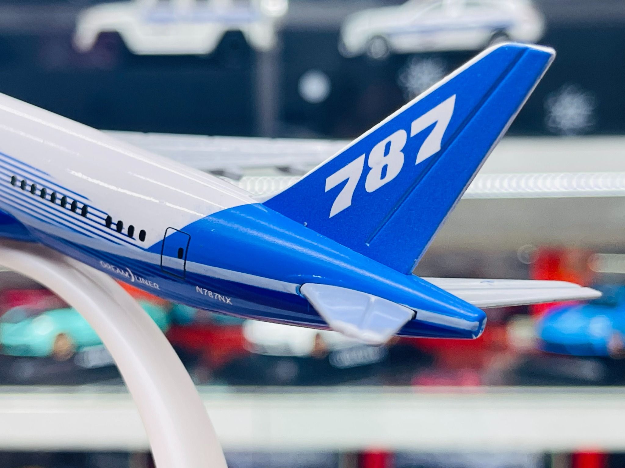 Mô hình máy bay USA Boeing B787 có bánh xe 20cm MB20065