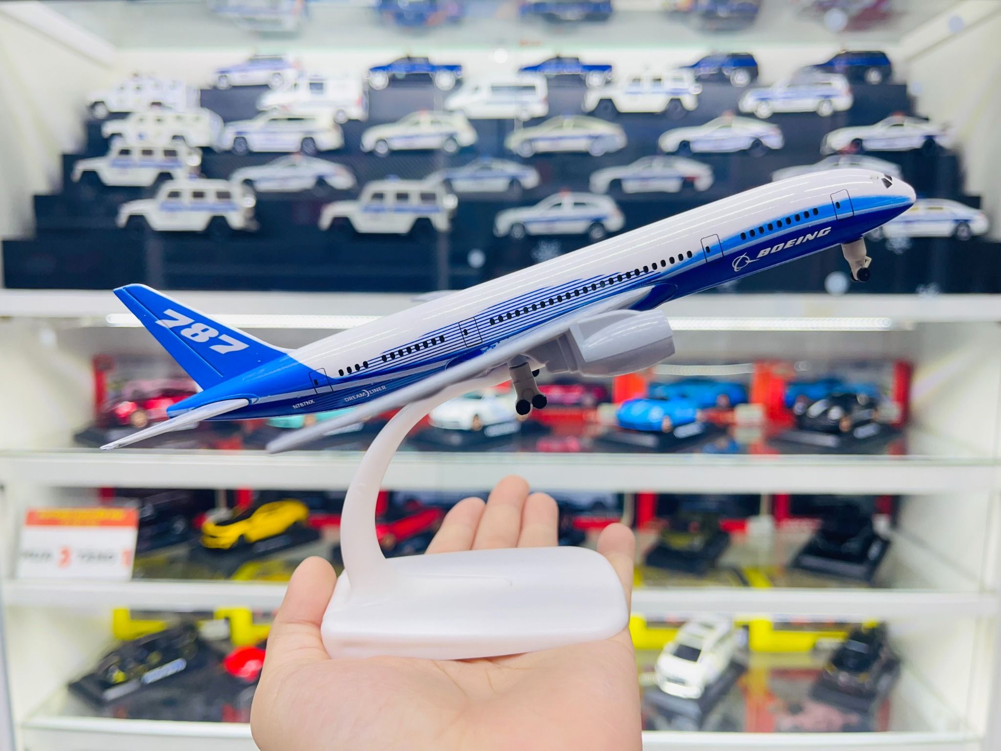 Mô hình máy bay USA Boeing B787 có bánh xe 20cm MB20065