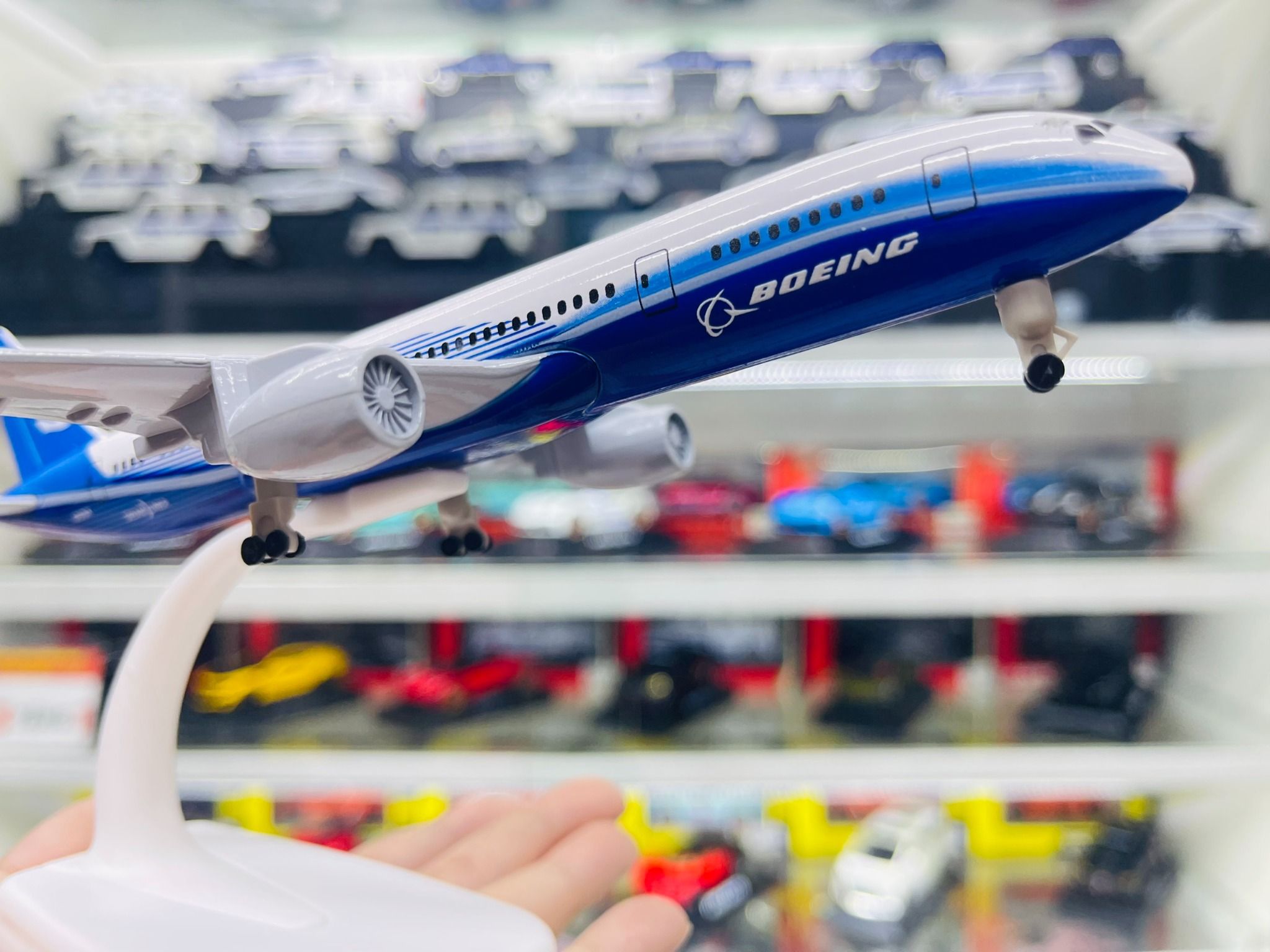 Mô hình máy bay USA Boeing B787 có bánh xe 20cm MB20065