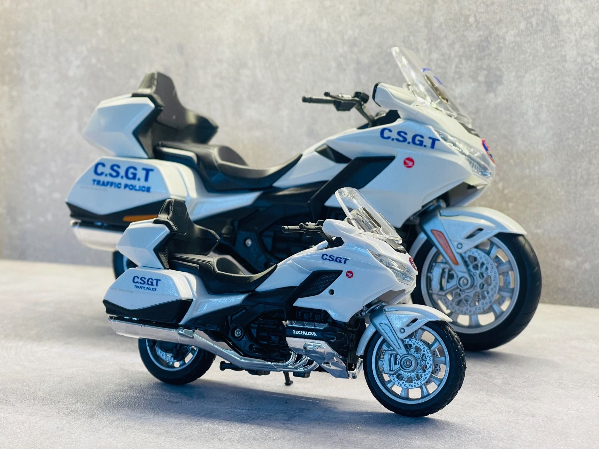 Mô hình xe độ Honda Goldwing độ CSGT có đế tỉ lệ 1:18 Autono1 D244A