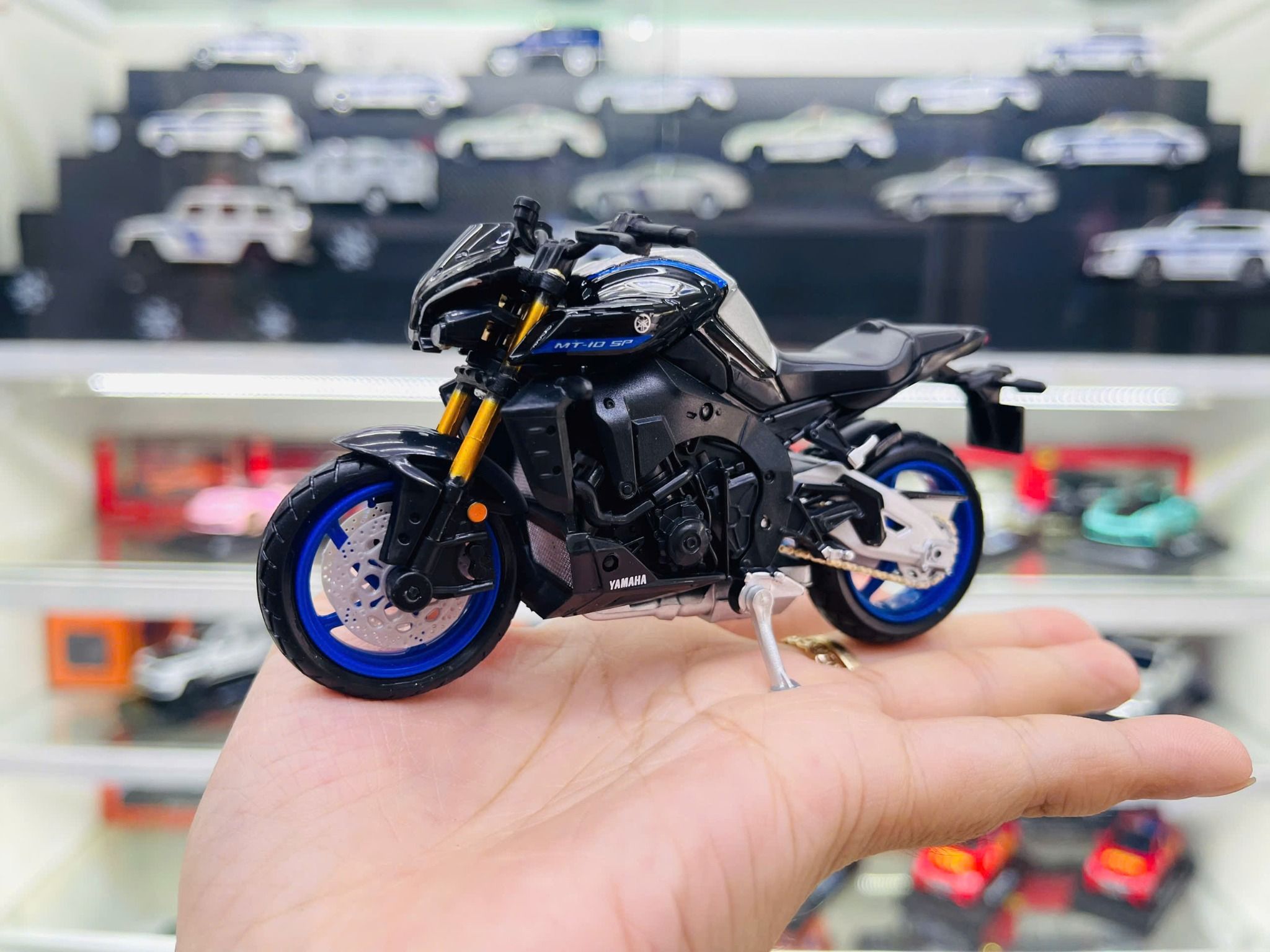 Mô hình xe mô tô Yamaha MT-10 Sp 2023 1:18 Maisto 39047 MT18003