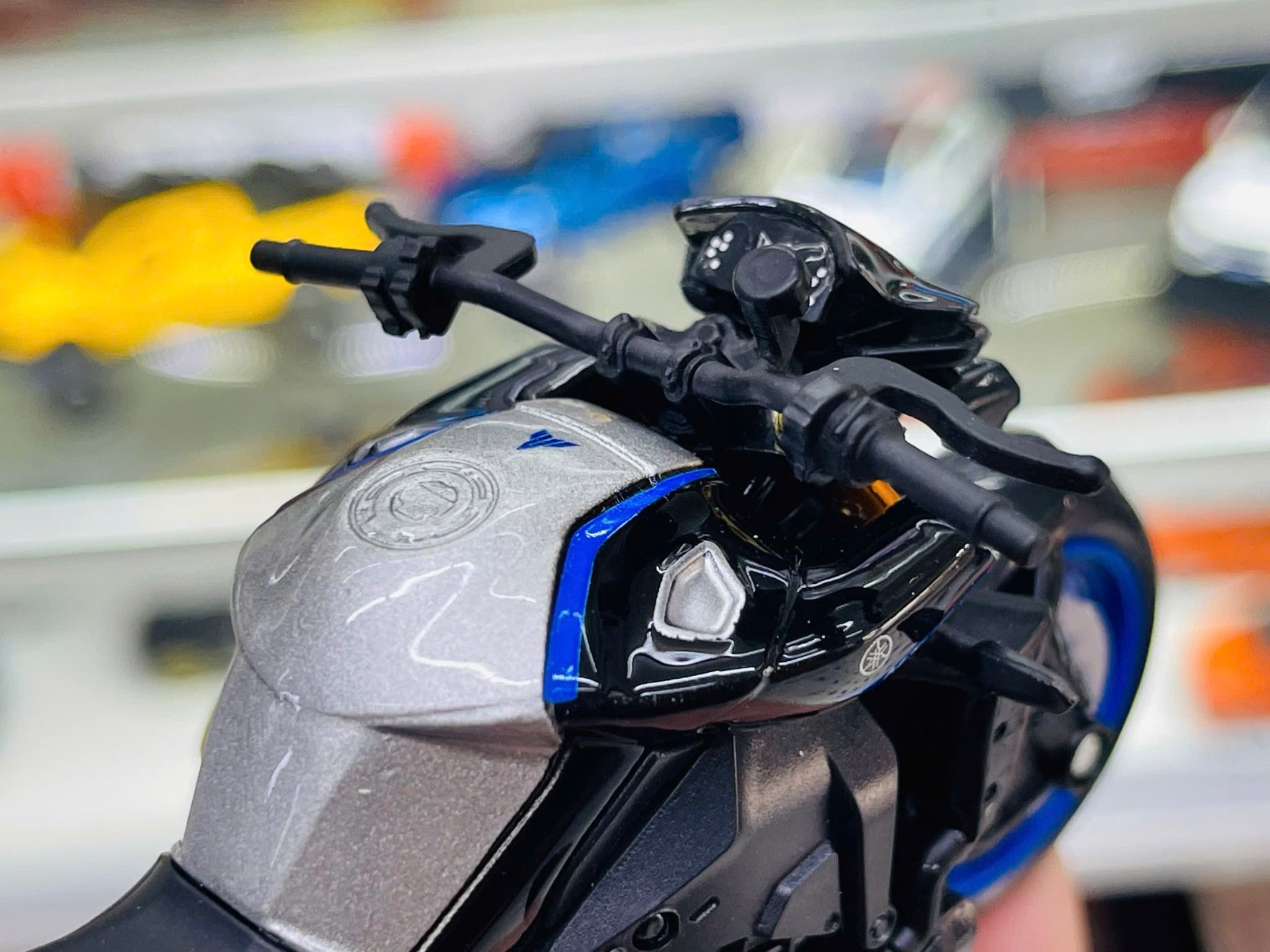 Mô hình xe mô tô Yamaha MT-10 Sp 2023 1:18 Maisto 39047 MT18003