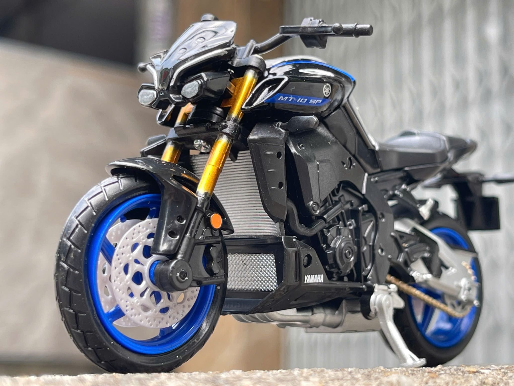 Mô hình xe mô tô Yamaha MT-10 Sp 2023 1:18 Maisto 39047 MT18003