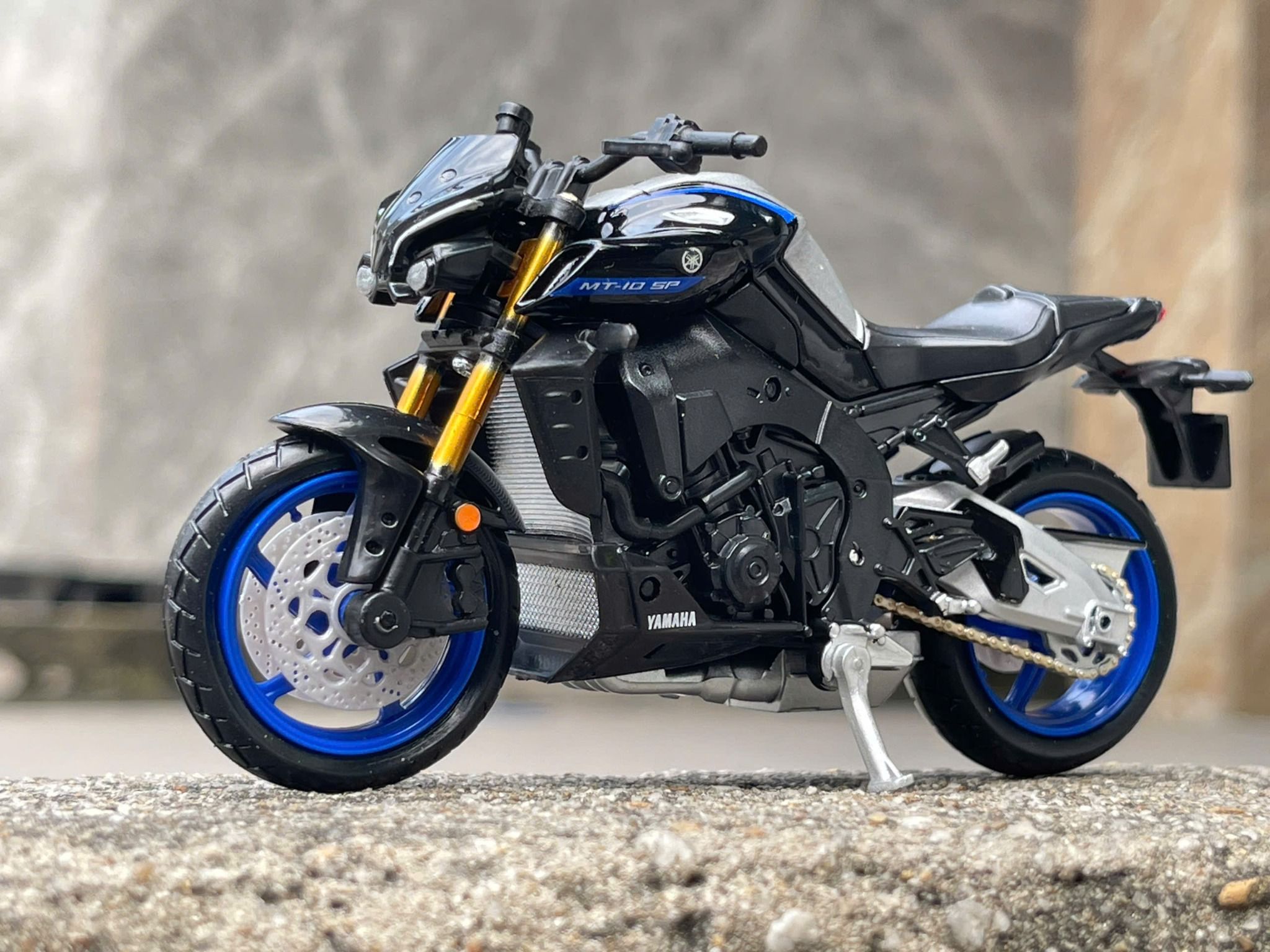 Mô hình xe mô tô Yamaha MT-10 Sp 2023 1:18 Maisto 39047 MT18003