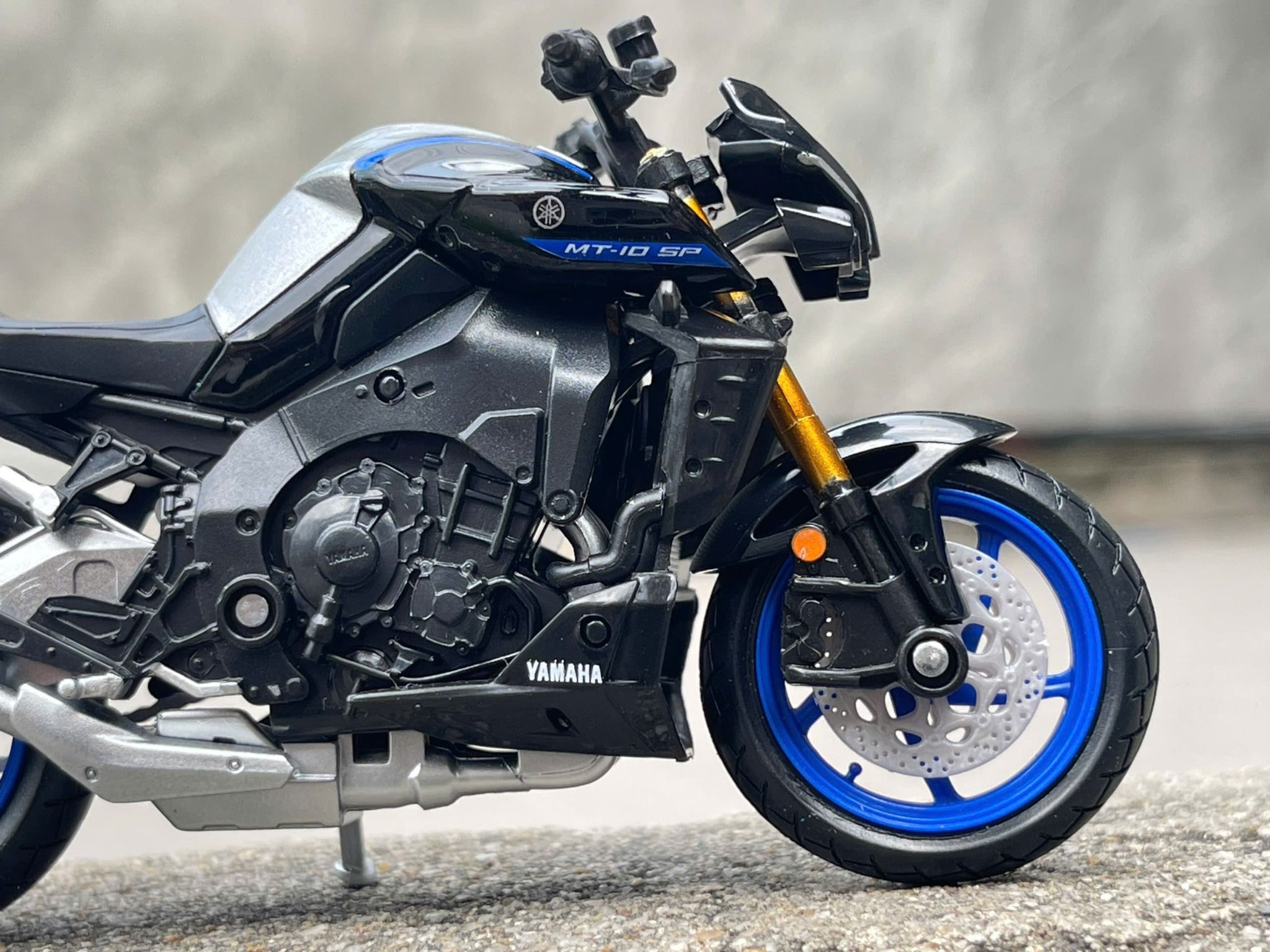 Mô hình xe mô tô Yamaha MT-10 Sp 2023 1:18 Maisto 39047 MT18003