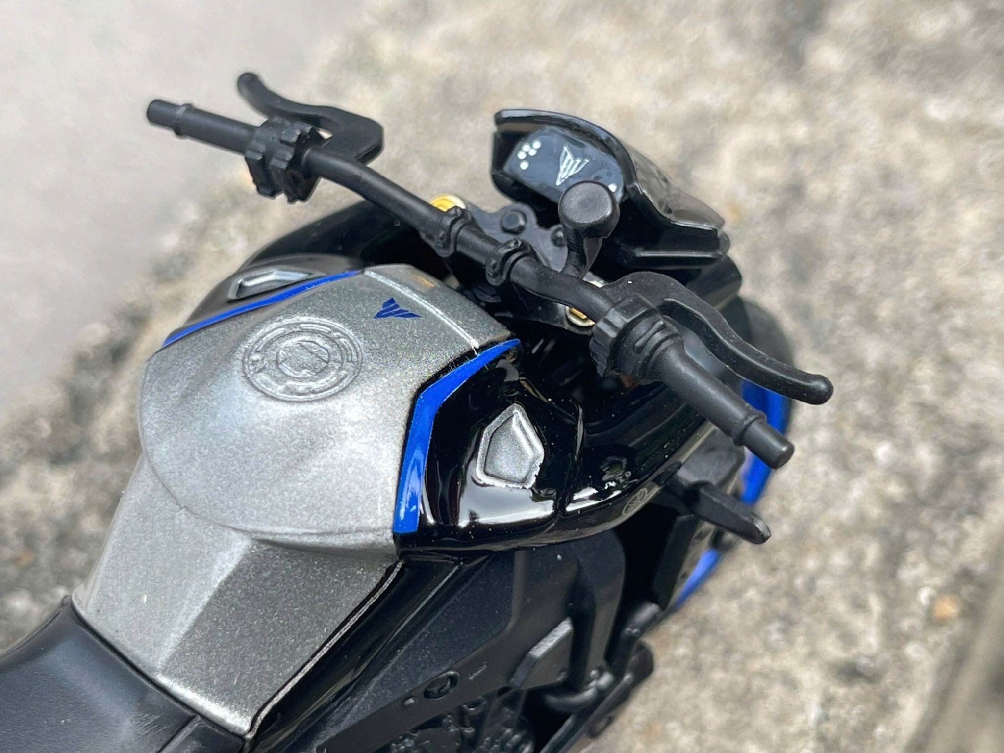 Mô hình xe mô tô Yamaha MT-10 Sp 2023 1:18 Maisto 39047 MT18003