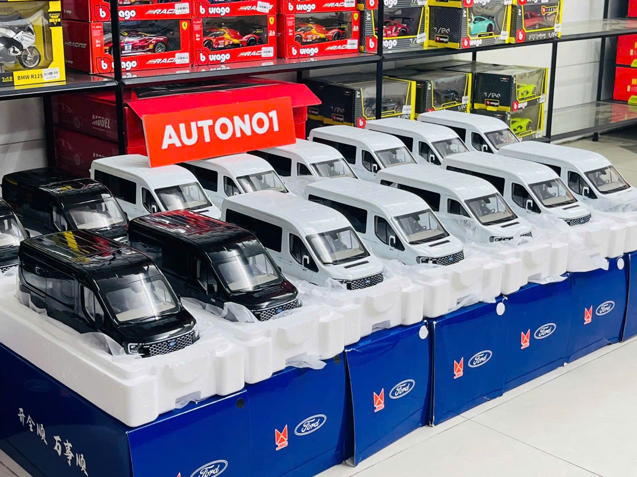 Mô hình xe khách 9 chỗ Ford Transit 2024 full open - đánh lái được tỉ lệ 1:18 Paudi OT18020