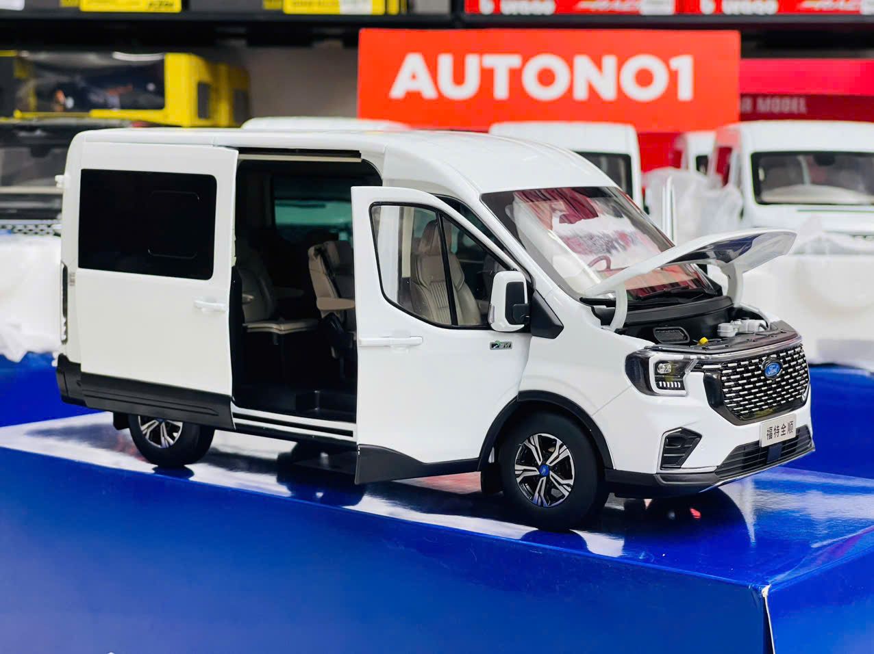 Mô hình xe khách 9 chỗ Ford Transit 2024 full open - đánh lái được tỉ lệ 1:18 Paudi OT18020