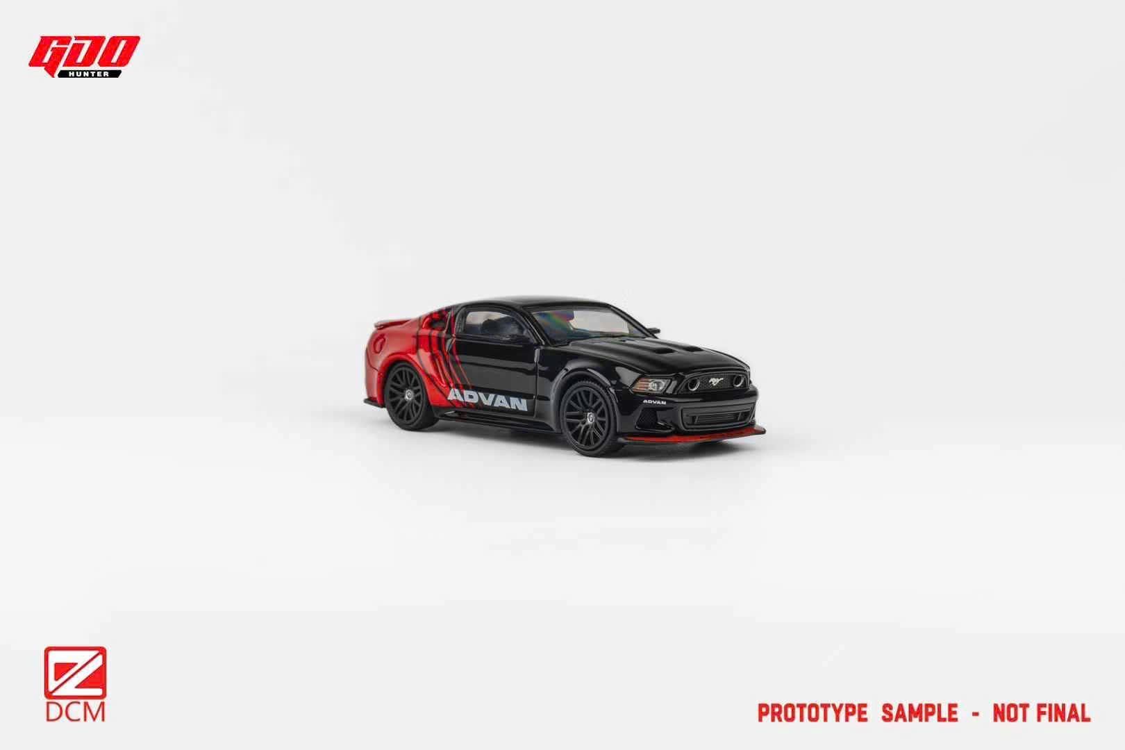 Mô hình xe Ford Mustang 2014 The second batch of two paint jobs tỉ lệ 1:64 GDO Hunter x DCM OT64106