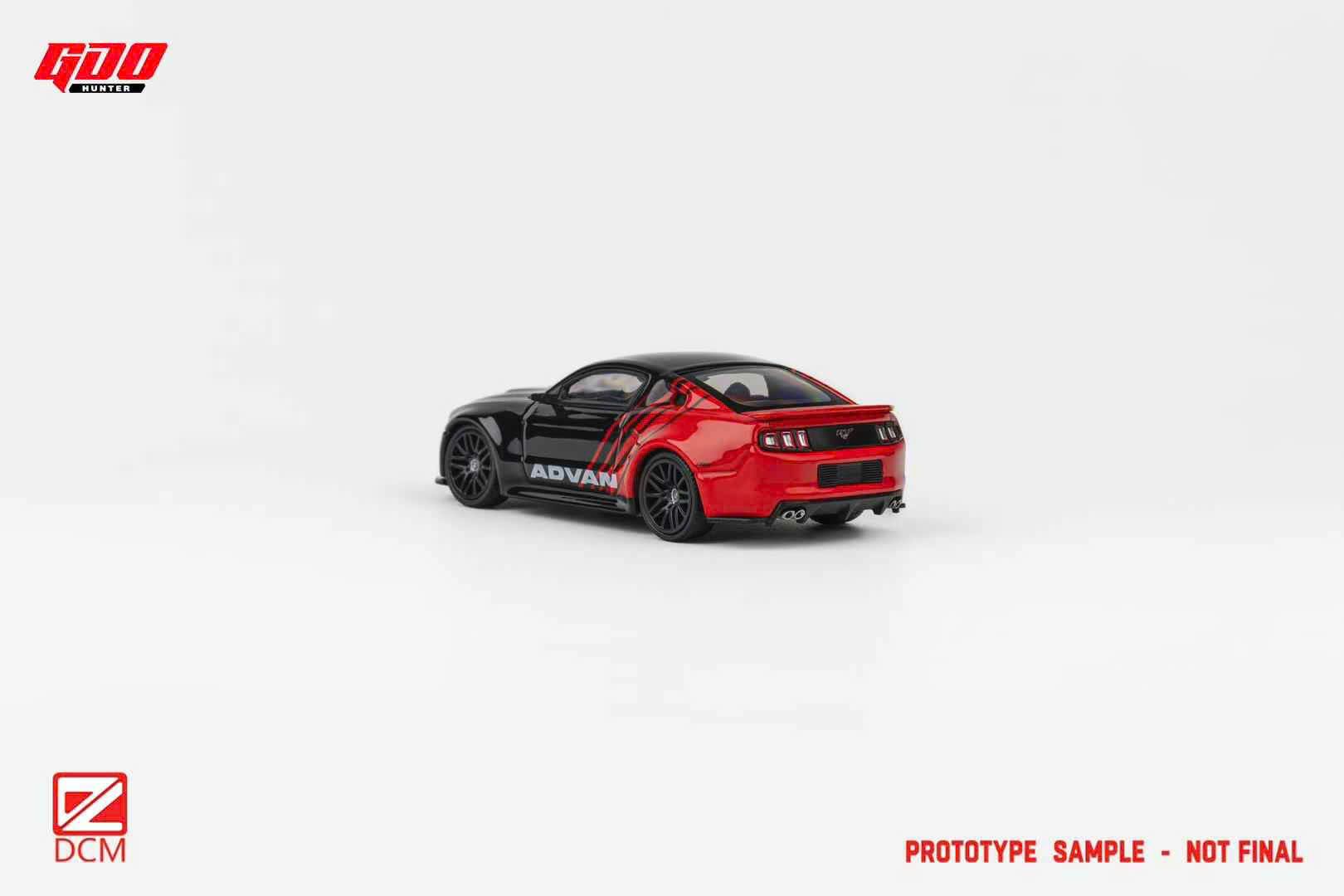 Mô hình xe Ford Mustang 2014 The second batch of two paint jobs tỉ lệ 1:64 GDO Hunter x DCM OT64106