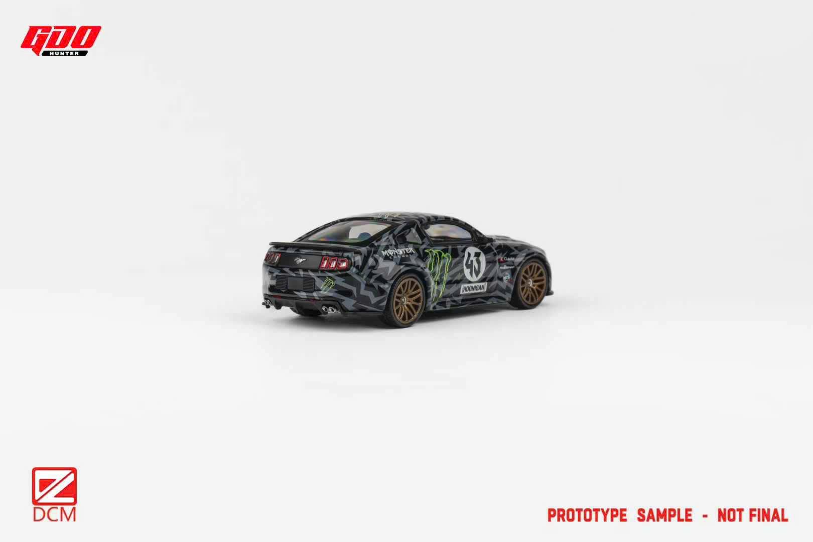 Mô hình xe Ford Mustang 2014 The second batch of two paint jobs tỉ lệ 1:64 GDO Hunter x DCM OT64106