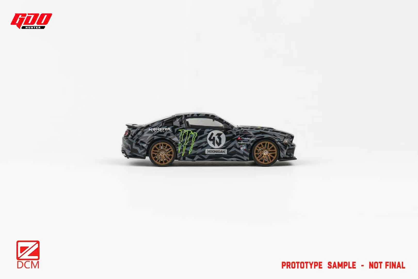 Mô hình xe Ford Mustang 2014 The second batch of two paint jobs tỉ lệ 1:64 GDO Hunter x DCM OT64106