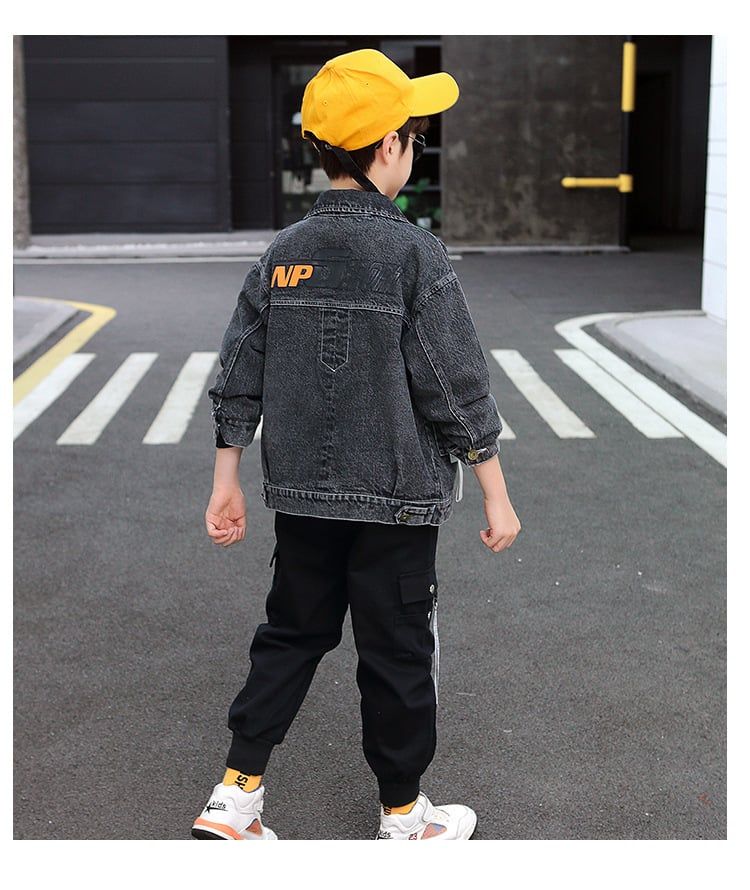 Áo khoác jean bé trai size đại TrueKids, Áo khoác jean bé trai phối túi trước
