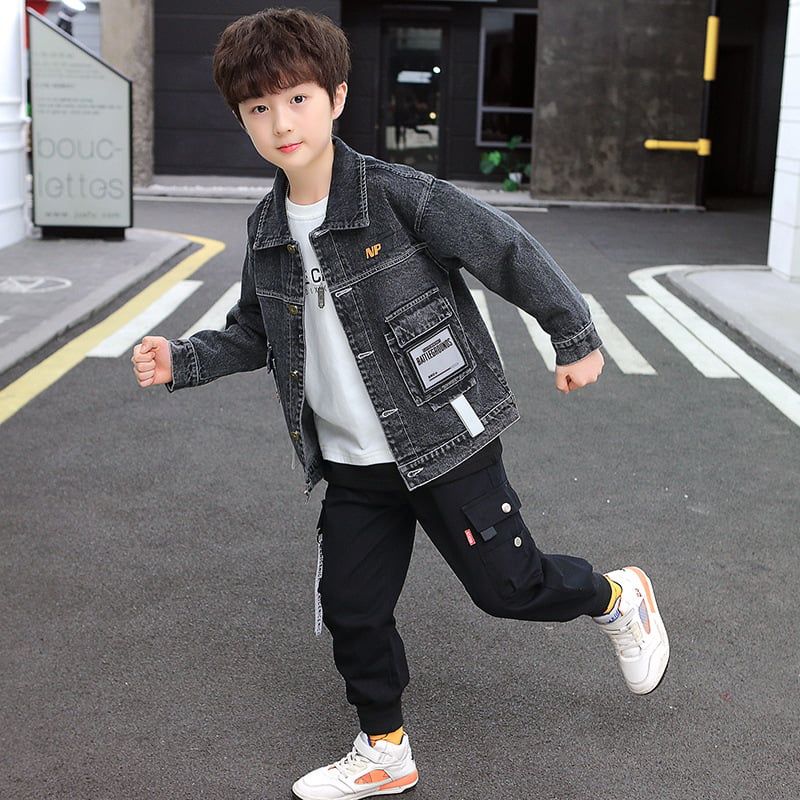 Áo khoác jean bé trai size đại TrueKids, Áo khoác jean bé trai phối túi trước