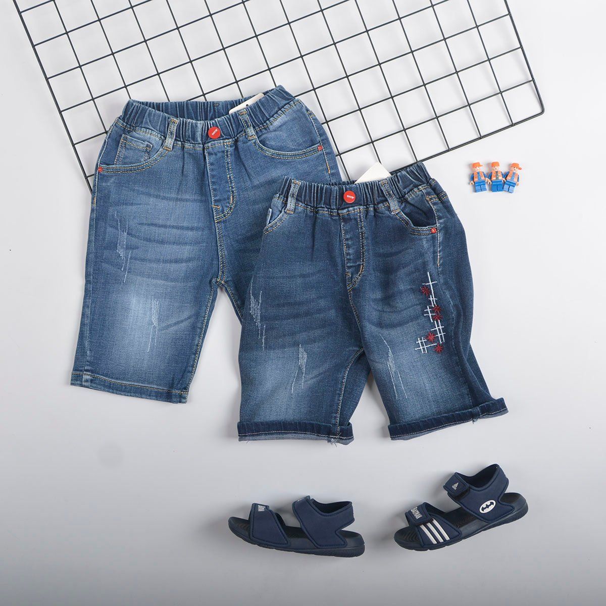 Quần short jean TrueKids, quần short jean cho bé trai thêu sọc