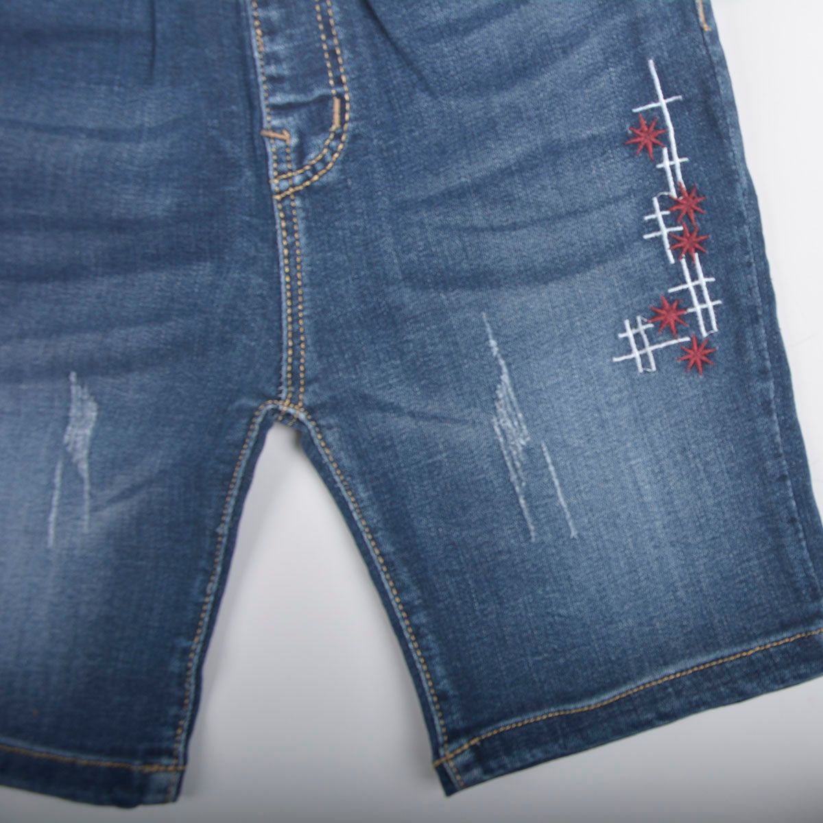 Quần short jean TrueKids, quần short jean cho bé trai thêu sọc