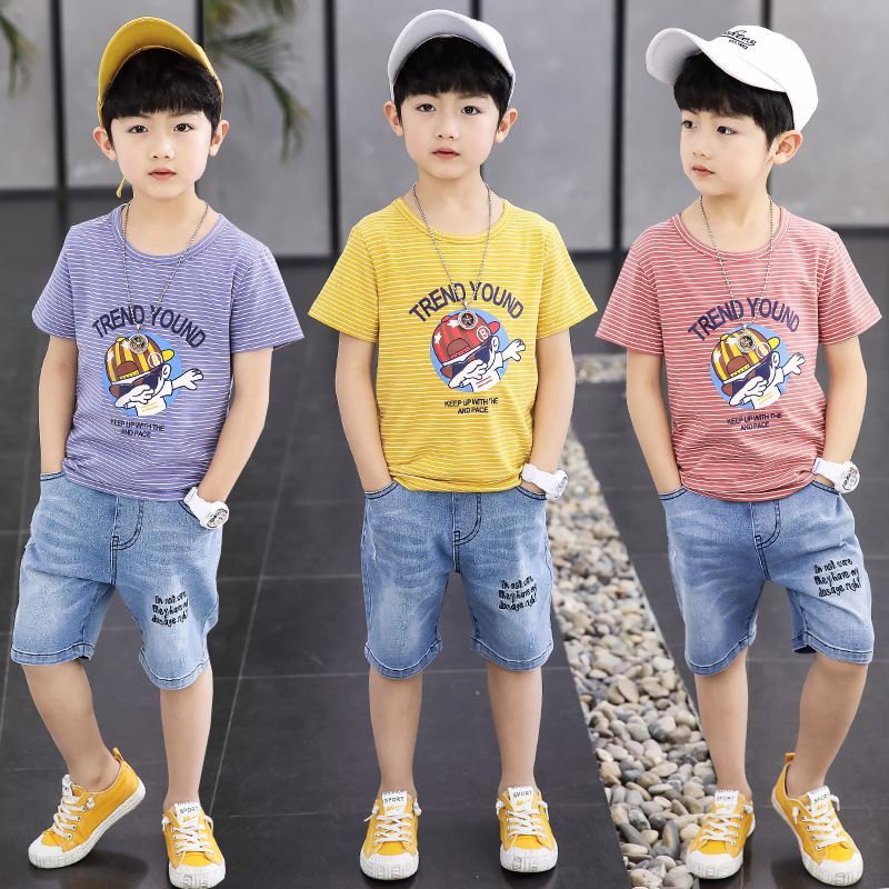 Đồ bộ bé trai gồm quần short jean và áo thun sọc cá tính