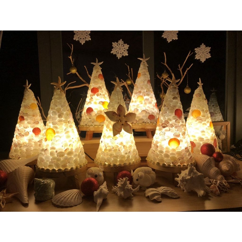 Đèn cây Thông Giáng Sinh - làm thủ công từ vỏ ốc - 20x40cm
