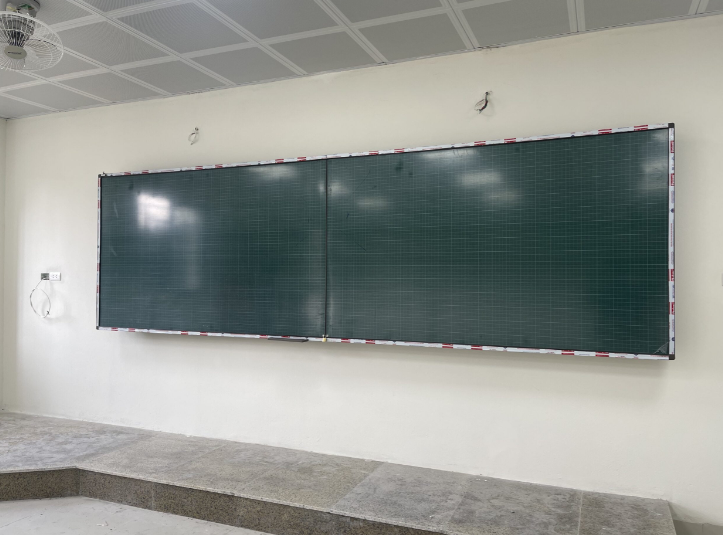 Hệ bảng trượt ngay liền khối 2 cánh trượt kết hợp tivi.