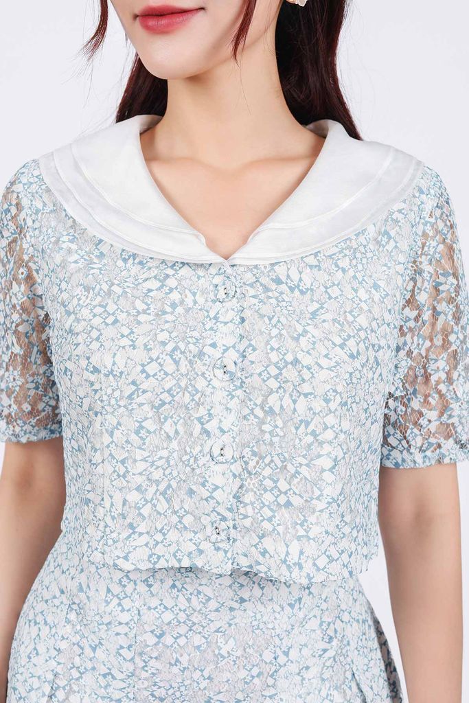 BAK73210 - Áo kiểu dạo phố vải ren hoa hai lớp lót tơ dáng lửng cổ kiểu tay cộc cài khuy trước - PANTIO