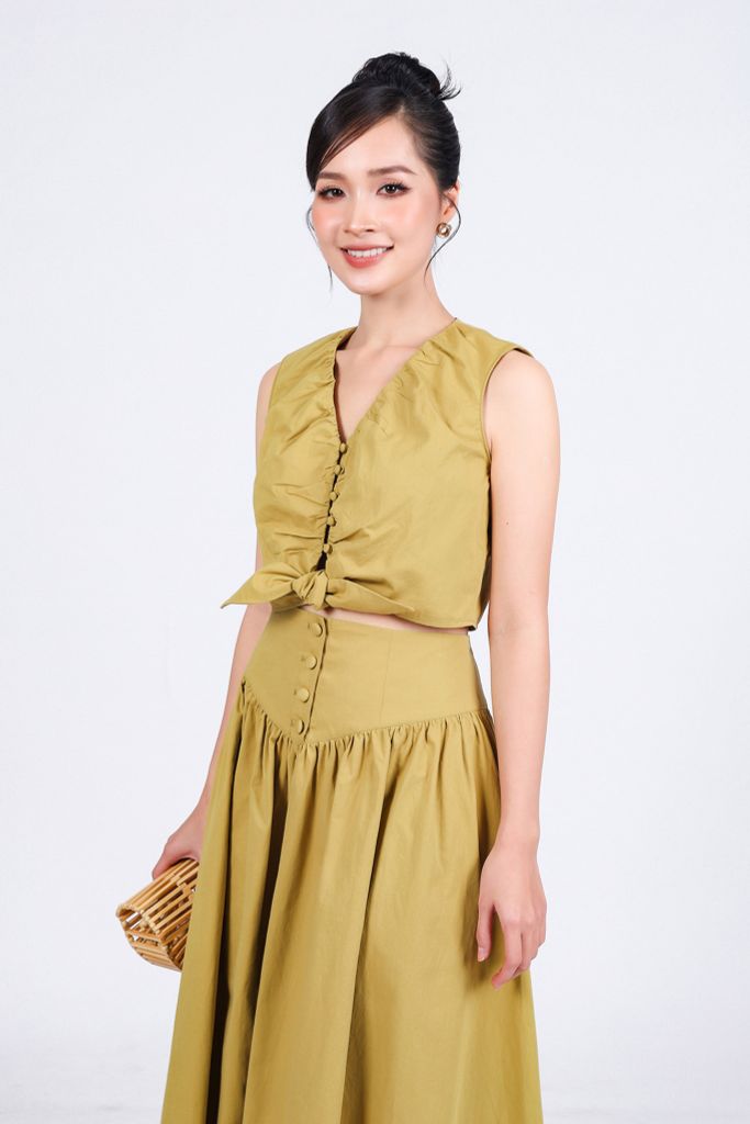 BAS33068 - Áo kiểu dạo phố vải kaki dáng croptop cổ chữ V nhún buộc eo tạo kiểu cài khuy thân trước - PANTIO