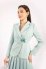 BAV72692 - Áo vest nữ công sở vải thô dáng ôm cổ hai ve vạt xếp nếp kèm hoa cài áo trang trí - PANTIO