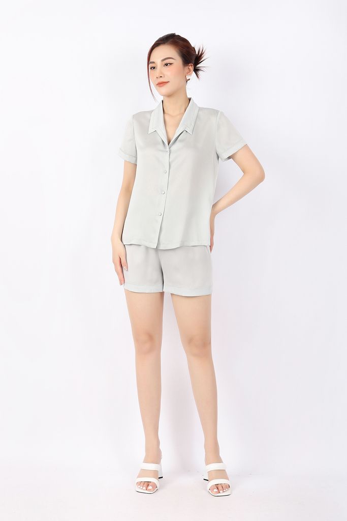 BMN3070 - Bộ đồ ngủ vải lụa dáng suông áo cộc cổ kiểu phối họa tiết thêu quần short cạp chun - PANTIO