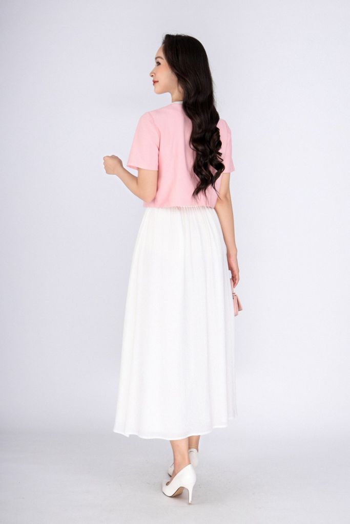 FAK31354 - Áo kiểu công sở vải thô dáng croptop cổ tròn pha vải khác màu thân phối nắp túi đính khuy trang trí - PANTIO