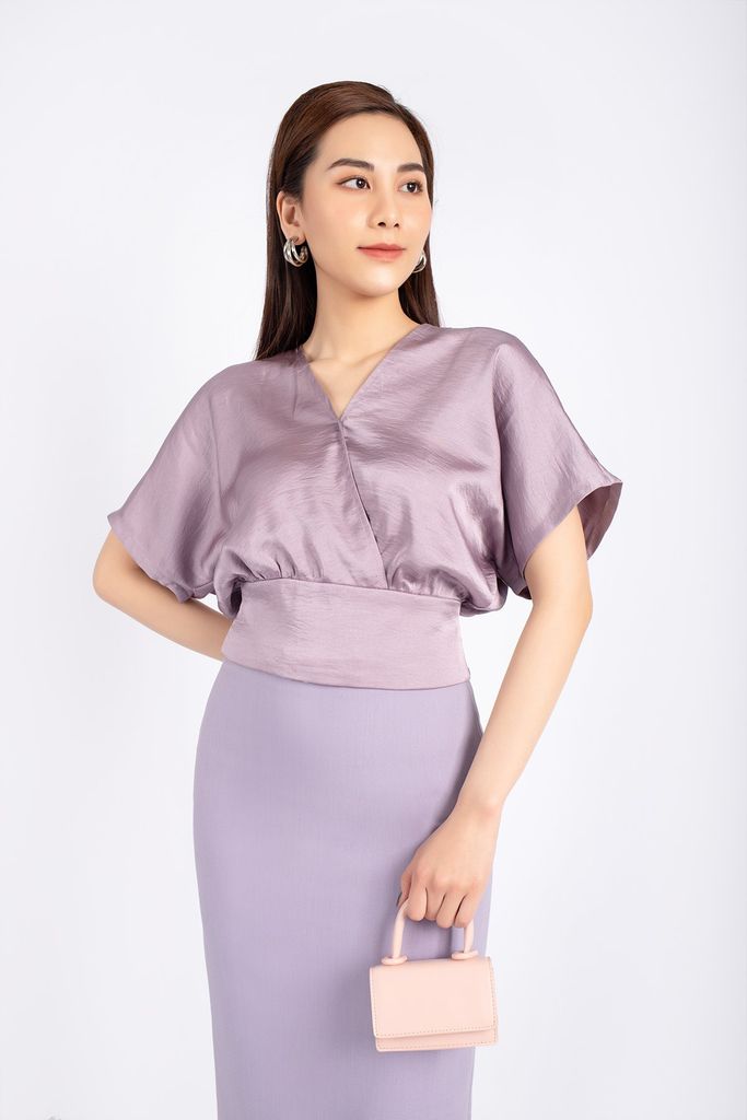 FAS33294 - Áo kiểu công sở vải lụa dáng croptop bo eo cổ V vạt chồng vai liền tay chờm lỡ - PANTIO