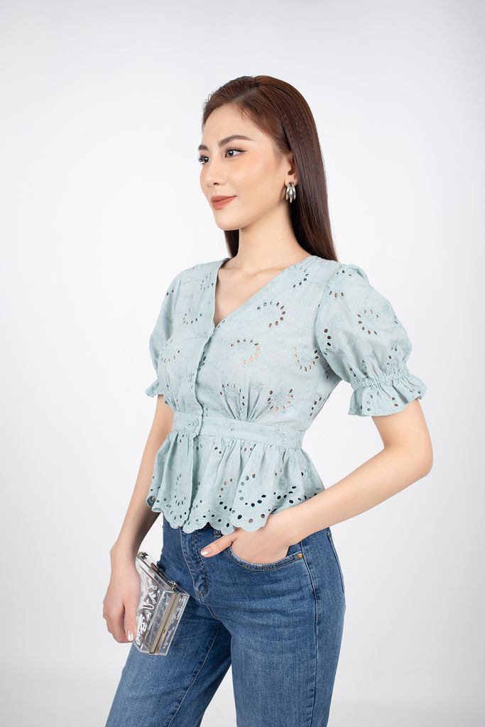 FAS33307 - Áo kiểu vải thô ren dáng peplum cổ V cài cúc tay bo chun tạo kiểu - PANTIO