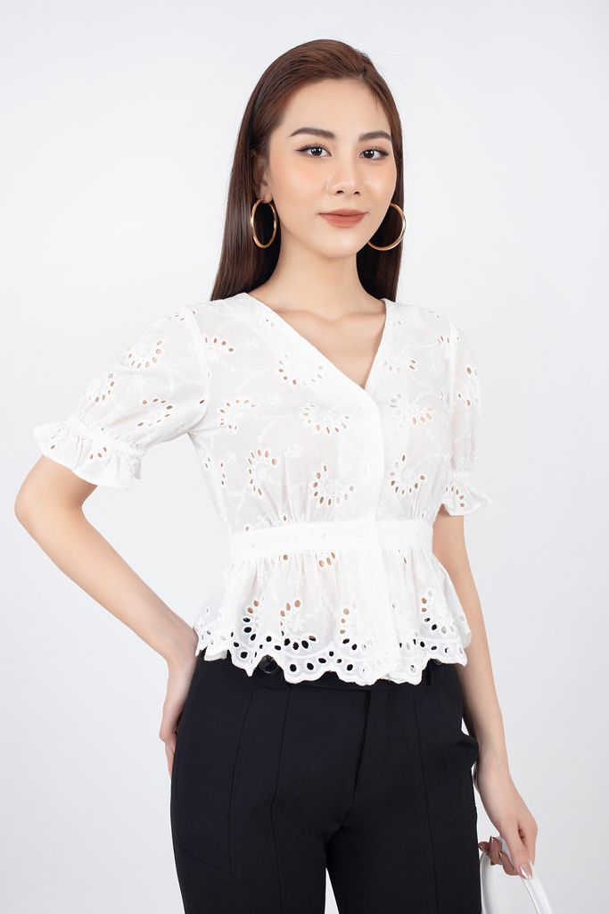 FAS33307 - Áo kiểu vải thô ren dáng peplum cổ V cài cúc tay bo chun tạo kiểu - PANTIO