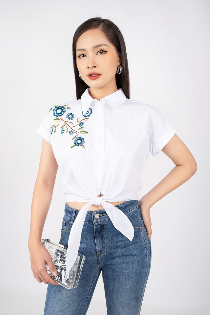 FAS33337 - Áo kiểu dạo phố vải thô dáng croptop vai chờm thêu họa tiết cạp buộc eo - PANTIO