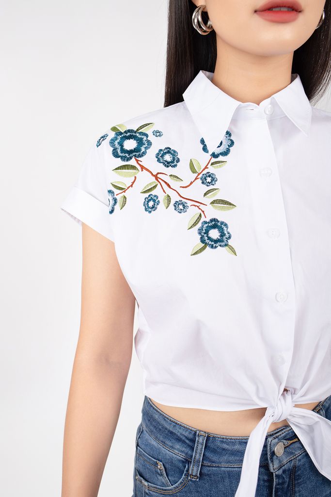 FAS33337 - Áo kiểu dạo phố vải thô dáng croptop vai chờm thêu họa tiết cạp buộc eo - PANTIO