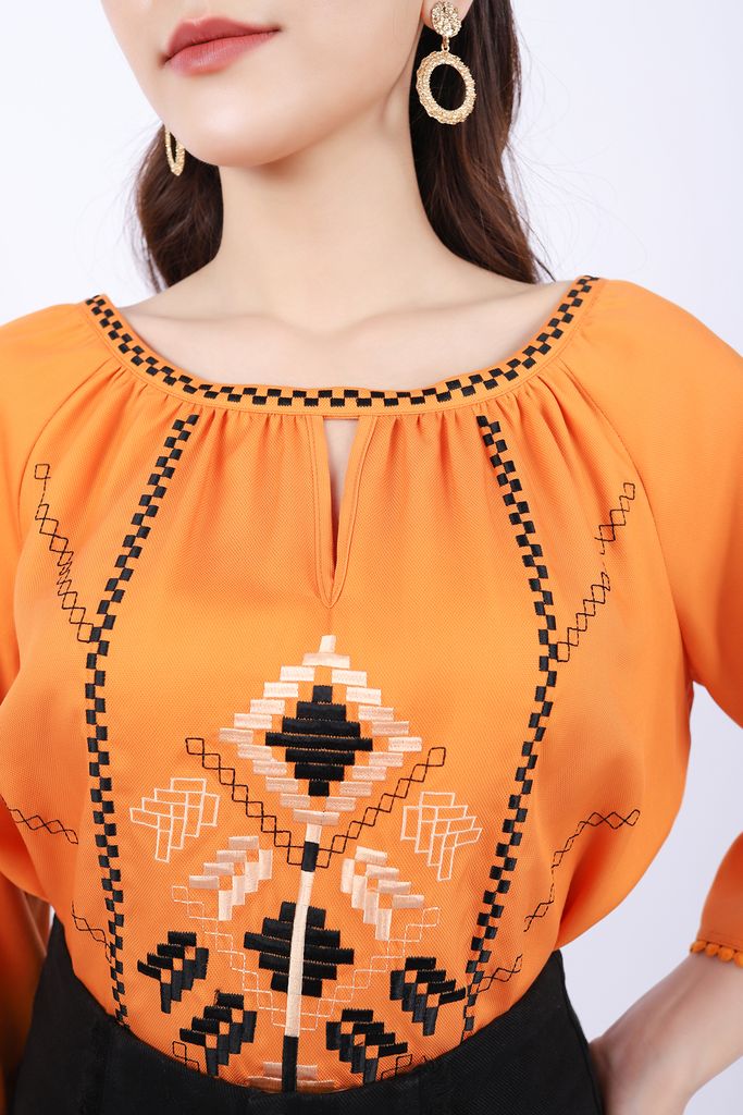 FAS33455 - Áo kiểu công sở vải thô đũi dáng suông cổ tròn rộng tay loe thân phối hình thêu trang trí - PANTIO