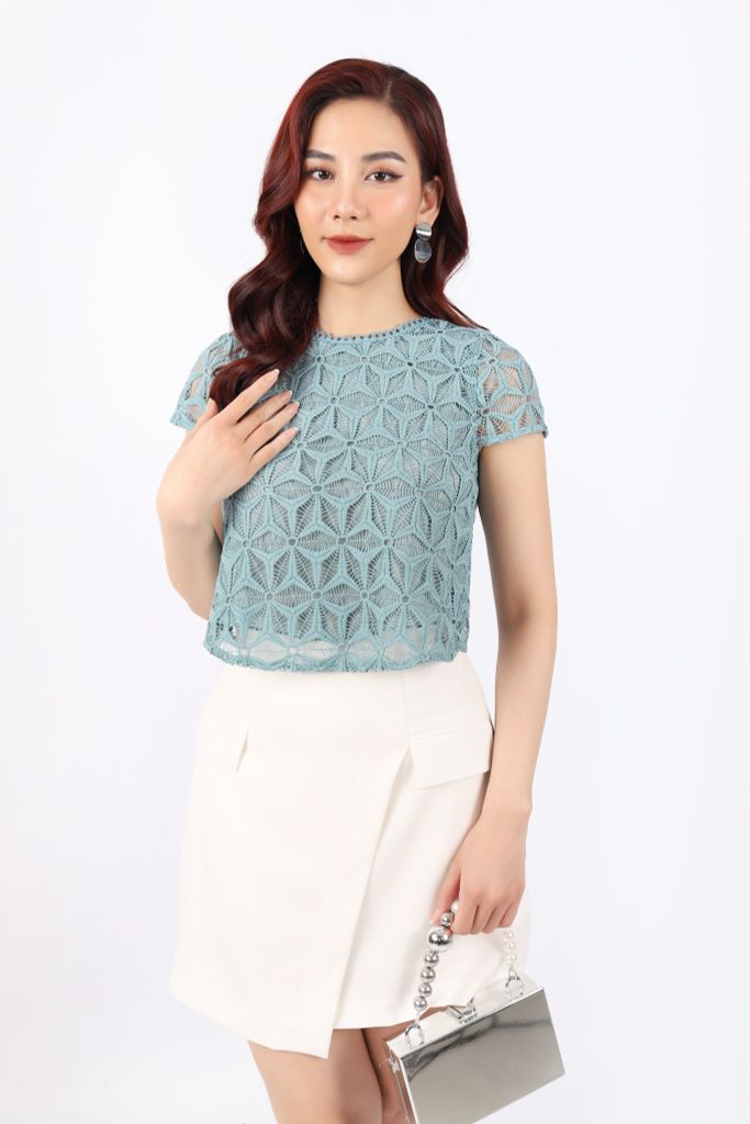 FAS33536 - Áo kiểu công sở vải ren dáng croptop cổ tròn tay cộc - PANTIO