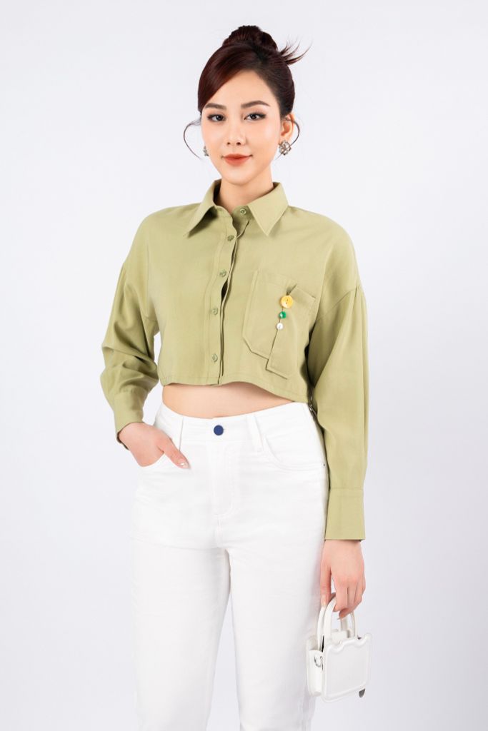 FAS33630 - Áo sơ mi dạo phố vải thô đũi dáng croptop cổ đức phối túi ngực đính cúc màu trang trí - PANTIO