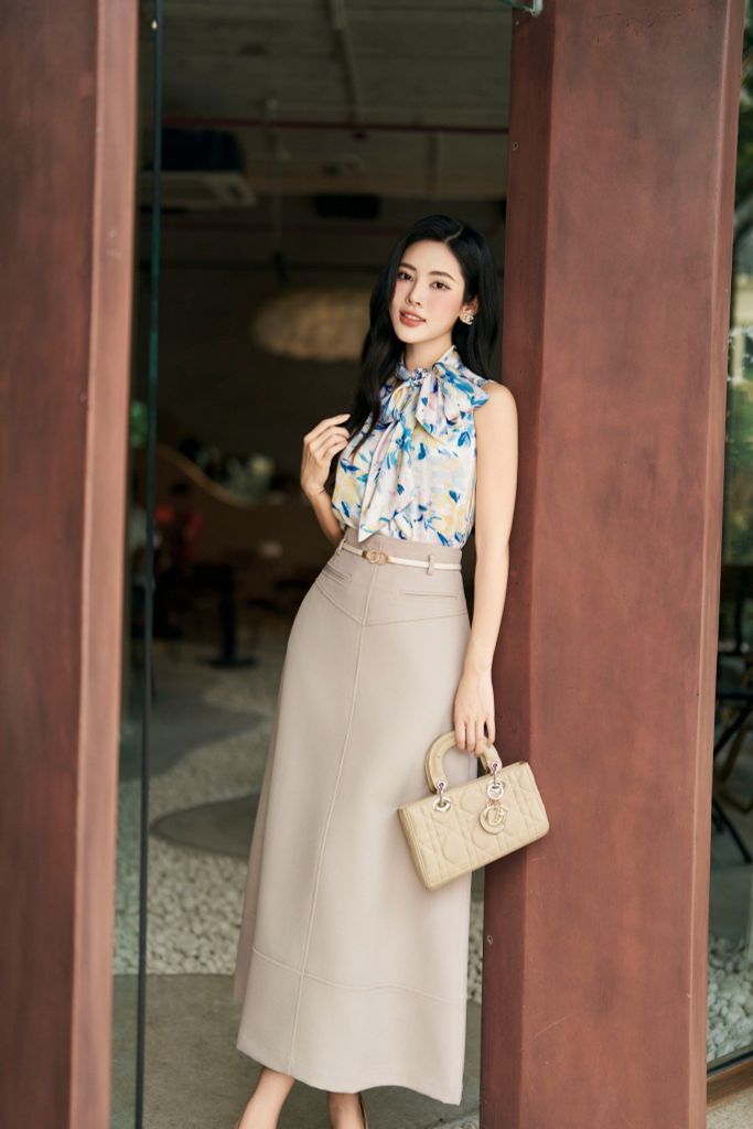 FAS33654 - Áo kiểu công sở vải lụa satin dáng suông cổ kiểu phối dây tạo nơ vai nhún trang trí - PANTIO