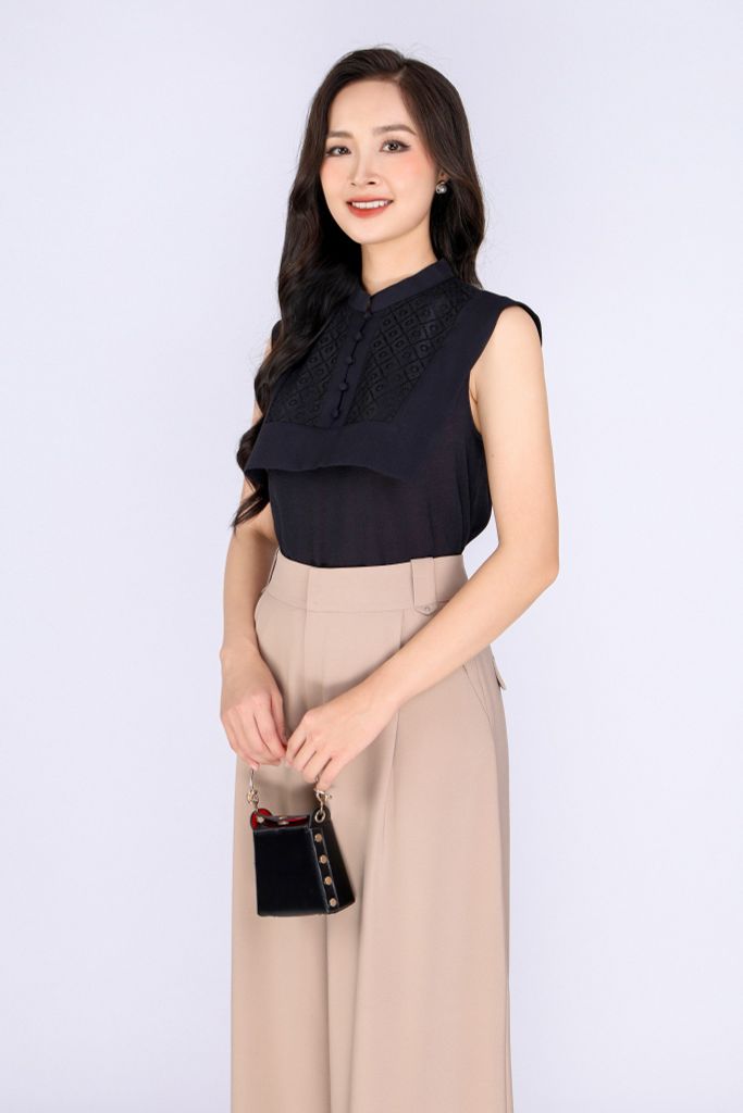 FAS33677 - Áo kiểu công sở vải tơ dáng suông cổ tàu thân phối vạt pha vải ren đính cúc bọc trang trí - PANTIO
