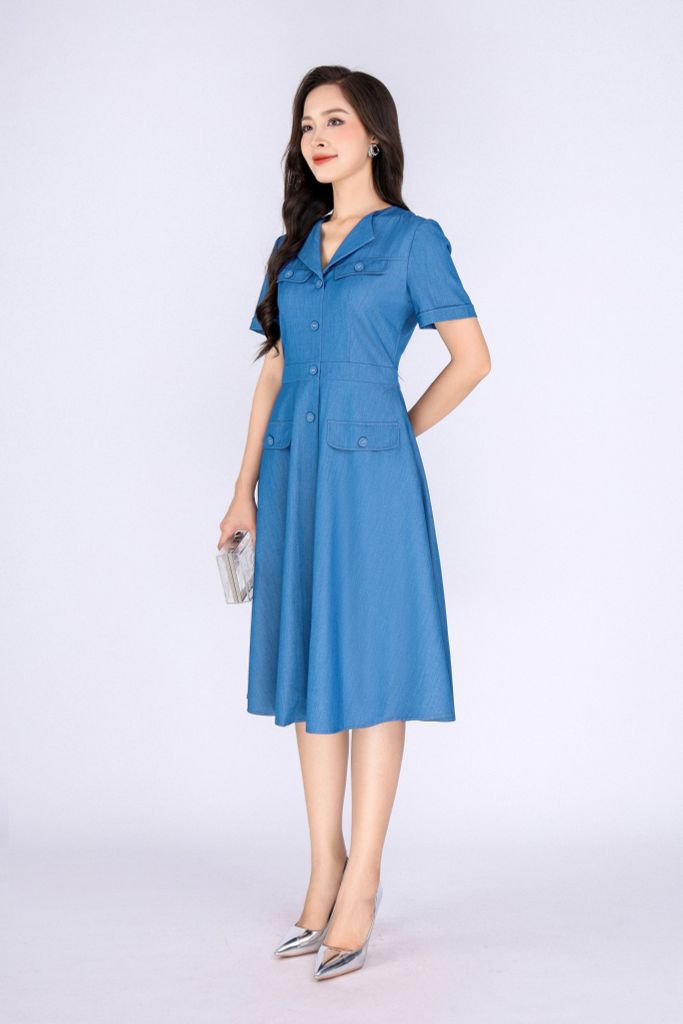 FDC34040 - Đầm công sở vải denim dáng xoè cổ bẻ thân đính khuy bọc trang trí kèm nắp túi tạo kiểu khoá thân sau - PANTIO