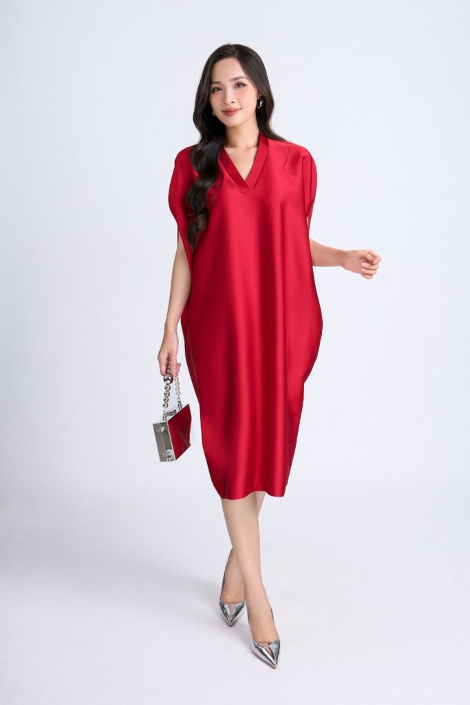 FDP33072 - Đầm dạo phố vải lụa satin dáng bom cổ V tay liền vai chờm kèm hoa cài áo trang trí - PANTIO